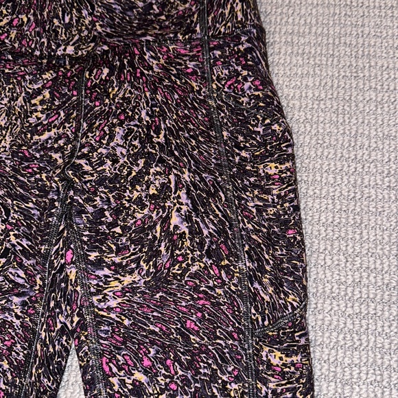 Lululemon high rise leggings with pockets, 25” size 2 - Picture 3 of 6